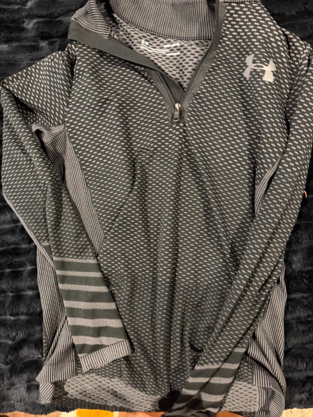 Boys Black and Gray Under Armour Pull-Over Heatgear
